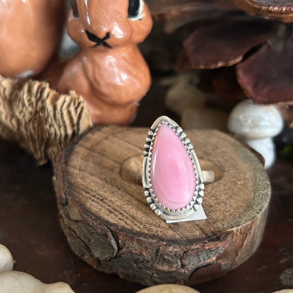 925 Sterling Pink conch stunning ring